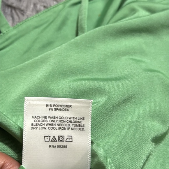 Express Body Contour Compression Square Neck Strappy Cropped Cami - Picture 5 of 5